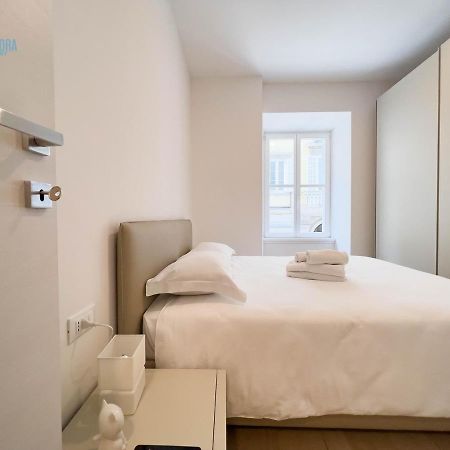 Cavana 2 Tirabora Short Rent Триест Екстериор снимка